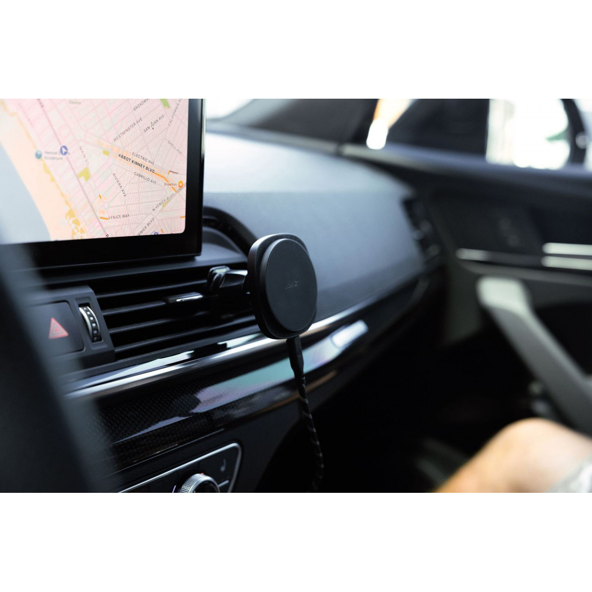 Автомобильный держатель uBear Way с поддержкой MagSafe из кевлара