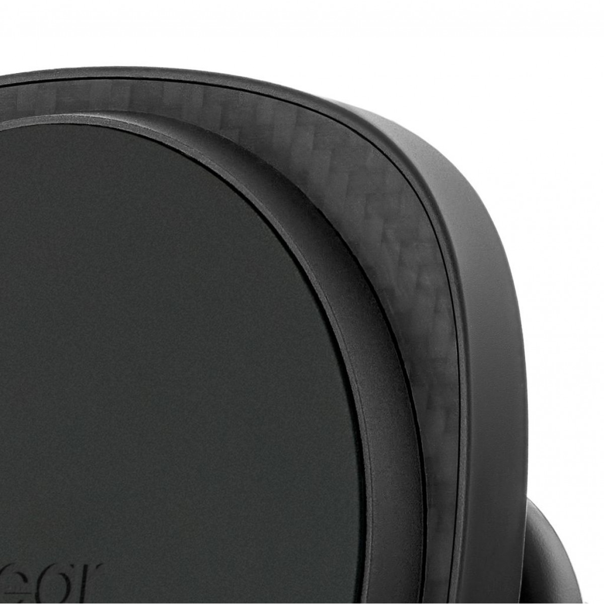 Автомобильный держатель uBear Way с поддержкой MagSafe из кевлара