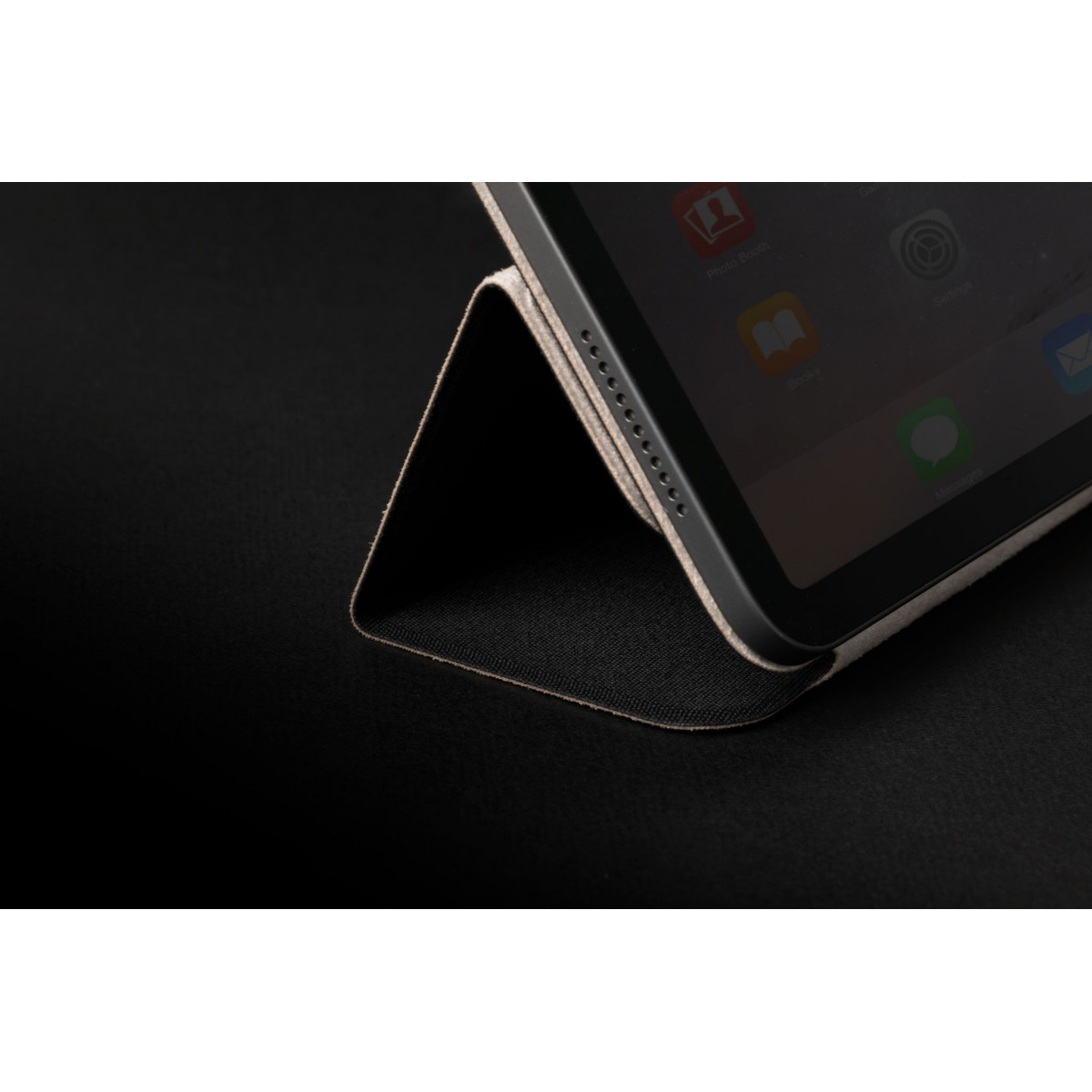 Защитный чехол Native Union Folio для iPad Pro 11” Черный